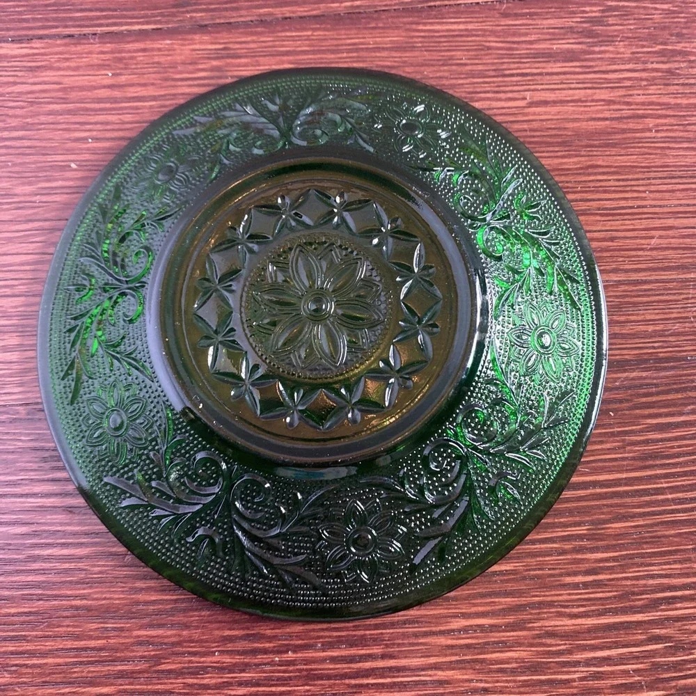 Anchor Hocking Glass Emerald Green Patterned Plate Liner Saucer 4.5 in‎ diameter